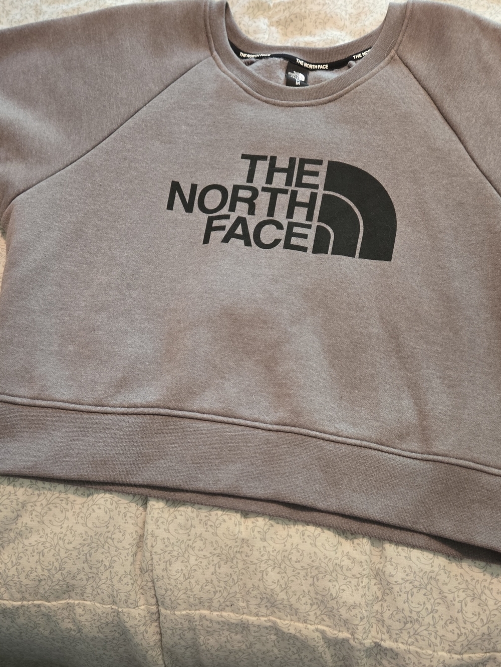 The North Face Women's Crewneck Shortsleeve Sweatshirt -  Black Logo M